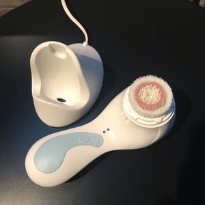 Clarisonic gentle face cleanser brush tool